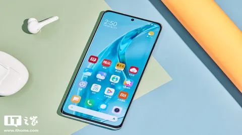 小米 12 Pro 首发图赏：用清淡的素皮，包裹澎湃的骁龙