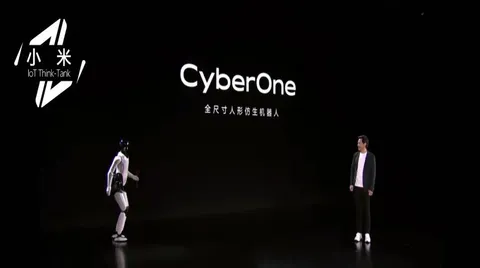 雷军“深情”演讲后，小米开了场“拳打”特斯拉“脚踢”苹果的发布会！人形仿生机器人惊喜亮相